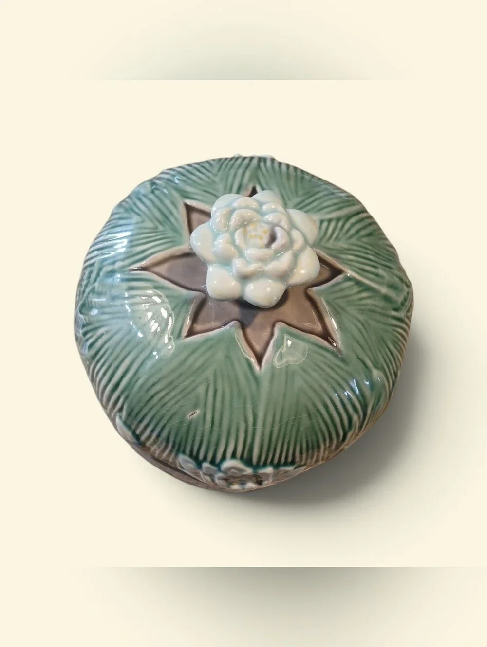 Mojplica Pond Lily Cheese Dome Antigue-Style